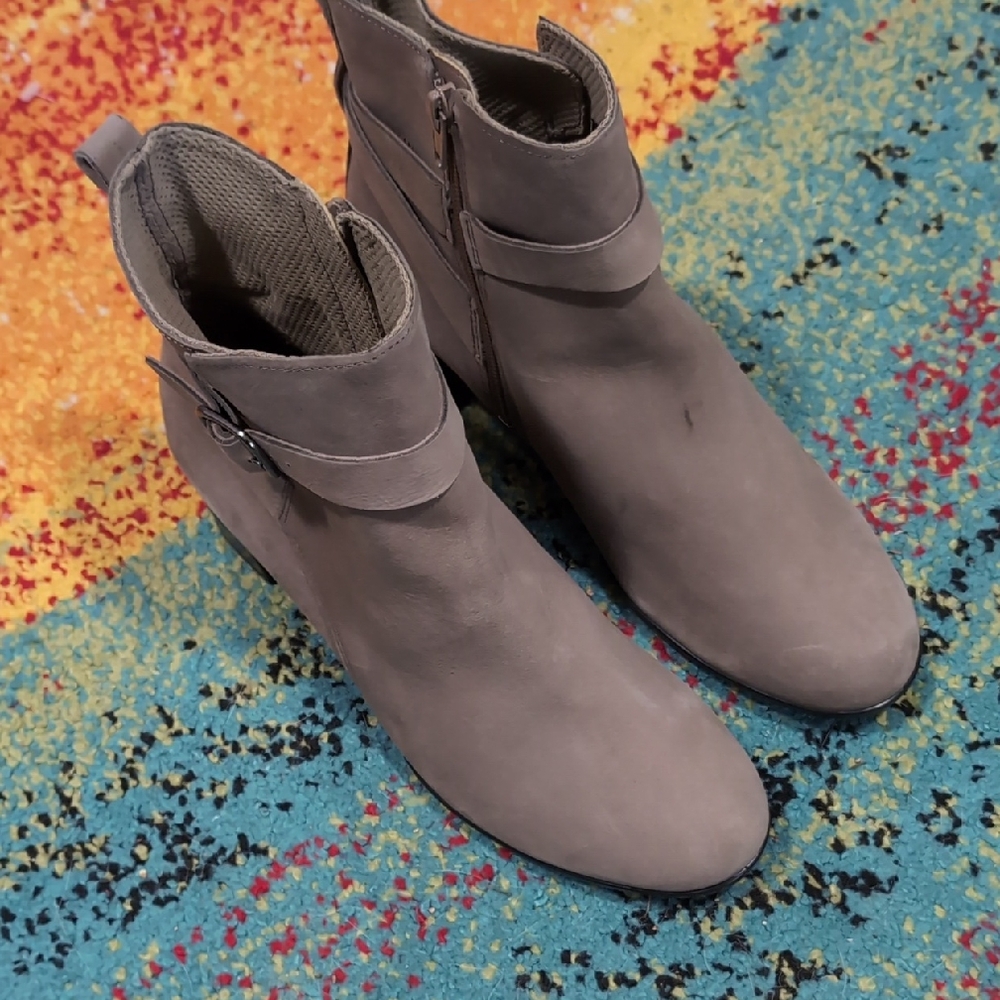 Ecco Boots - Picture 3 of 9